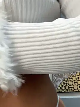 Snapshot of Mau_White chatting on December 8, 2024, 5:33 pm Mau White online show from December 8, 2024, 5:33 pm