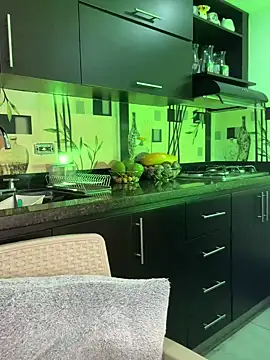 Snapshot of Mau_White chatting on December 10, 2024, 2:16 am Mau White online show from December 10, 2024, 2:16 am