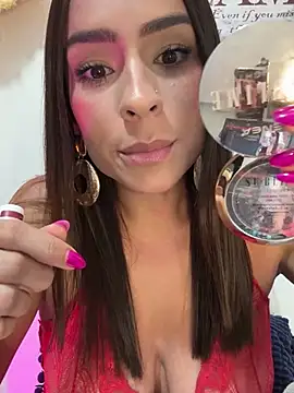 Snapshot of Mau_White chatting on December 17, 2024, 11:38 pm Mau White online show from December 17, 2024, 11:38 pm