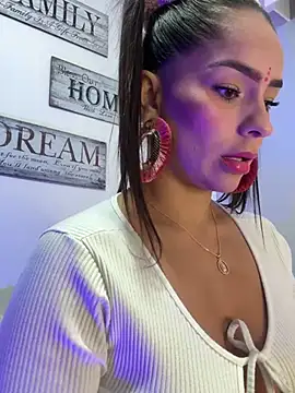 Snapshot of Mau_White chatting on January 5, 2025, 1:35 am Mau White online show from January 5, 2025, 1:35 am