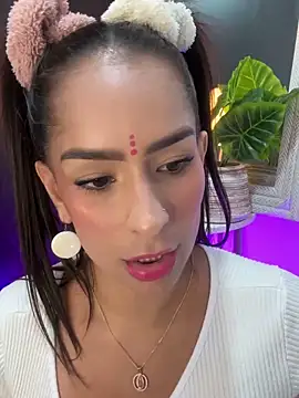 Snapshot of Mau_White chatting on January 5, 2025, 4:36 am Mau White online show from January 5, 2025, 4:36 am