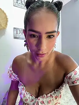 Snapshot of Mau_White chatting on January 21, 2025, 5:20 pm Mau White online show from January 21, 2025, 5:20 pm