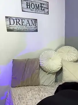 Snapshot of Mau_White chatting on January 25, 2025, 11:43 pm Mau White online show from January 25, 2025, 11:43 pm