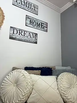 Snapshot of Mau_White chatting on February 4, 2025, 10:55 pm Mau White online show from February 4, 2025, 10:55 pm