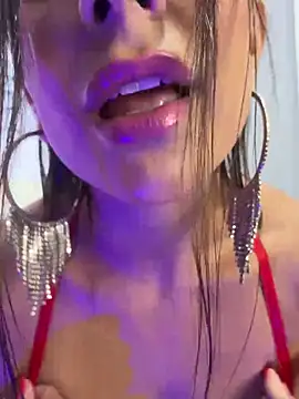 Snapshot of Mau_White chatting on March 5, 2025, 12:38 am Mau White online show from March 5, 2025, 12:38 am