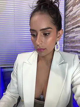 Snapshot of Mau_White chatting on March 13, 2025, 1:43 am Mau White online show from March 13, 2025, 1:43 am