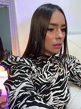 Snapshot of Mau_White chatting on March 20, 2025, 11:34 pm Mau White online show from March 20, 2025, 11:34 pm