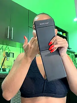 Snapshot of Mau_White chatting on September 8, 2025, 11:26 pm Mau White online show from September 8, 2025, 11:26 pm