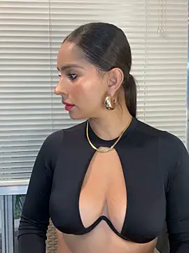 Snapshot of Mau_White chatting on September 10, 2025, 12:32 am Mau White online show from September 10, 2025, 12:32 am