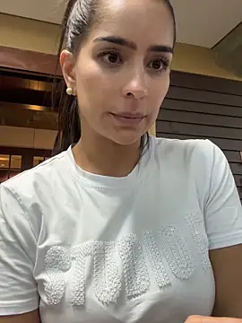 Snapshot of Mau_White chatting on December 15, 2025, 12:42 pm Mau White online show from December 15, 2025, 12:42 pm