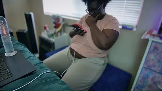 Snapshot of Yagurl__west chatting on February 7, 2025, 8:42 pm Yagurl west online show from February 7, 2025, 8:42 pm