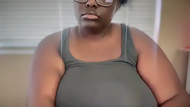 Snapshot of Yagurl__west chatting on February 9, 2025, 12:06 am Yagurl west online show from February 9, 2025, 12:06 am