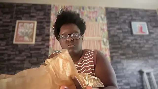 Snapshot of Yagurl__west chatting on October 5, 2025, 9:56 pm Yagurl west online show from October 5, 2025, 9:56 pm