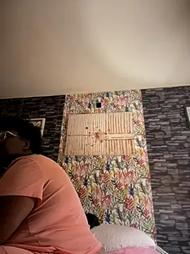 Snapshot of Yagurl__west chatting on December 2, 2025, 5:02 am Yagurl west online show from December 2, 2025, 5:02 am