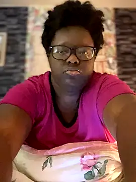 Snapshot of Yagurl__west chatting on December 3, 2025, 6:17 pm Yagurl west online show from December 3, 2025, 6:17 pm