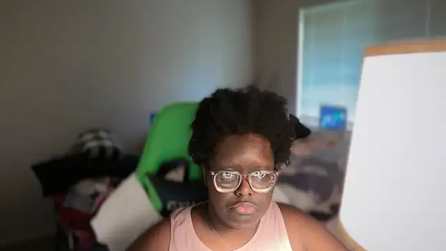 Snapshot of Yagurl__west chatting on December 21, 2025, 7:10 pm Yagurl west online show from December 21, 2025, 7:10 pm