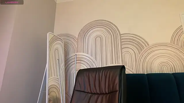 viviann evans online show from April 9, 2026, 1:05 am