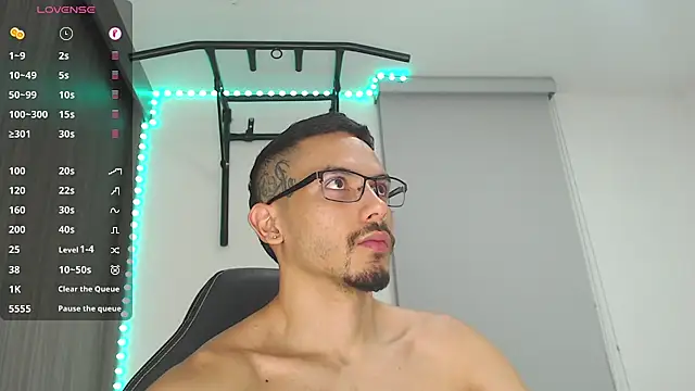 Snapshot of russthiago chatting on December 19, 2024, 11:14 pm russthiago online show from December 19, 2024, 11:14 pm