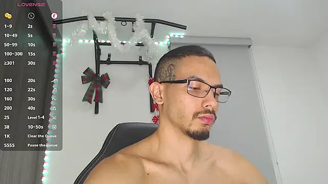 Snapshot of russthiago chatting on December 25, 2024, 11:20 pm russthiago online show from December 25, 2024, 11:20 pm