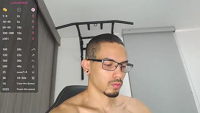 Snapshot of russthiago chatting on February 28, 2025, 1:03 pm russthiago online show from February 28, 2025, 1:03 pm