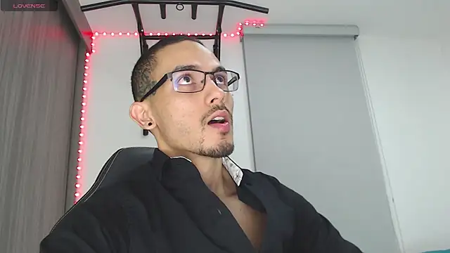 Snapshot of russthiago chatting on March 6, 2025, 1:35 pm russthiago online show from March 6, 2025, 1:35 pm