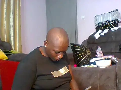 Snapshot of Poisonous_Ivy chatting on December 19, 2024, 6:12 pm Poisonous Ivy online show from December 19, 2024, 6:12 pm