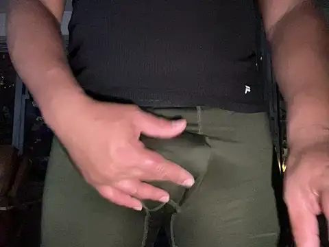 Snapshot of ThickDick_Daddy chatting on May 18, 2026, 5:57 am ThickDick Daddy online show from May 18, 2026, 5:57 am