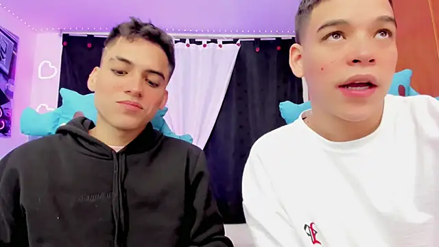 Snapshot of jake_and_joaquin chatting on December 10, 2024, 8:51 am jake and joaquin online show from December 10, 2024, 8:51 am