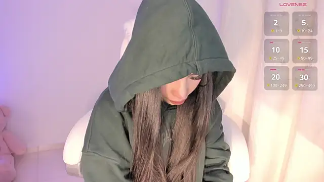 Snapshot of LauraSweett chatting on November 4, 2025, 8:30 pm LauraSweett online show from November 4, 2025, 8:30 pm