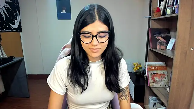 Snapshot of valerie__skyy chatting on February 26, 2025, 2:48 am valerie skyy online show from February 26, 2025, 2:48 am