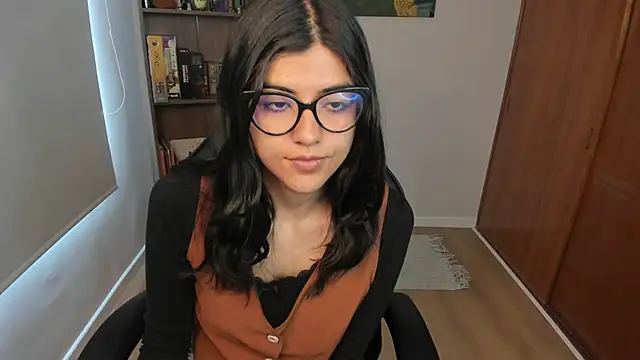 Snapshot of valerie__skyy chatting on December 16, 2025, 2:11 pm valerie skyy online show from December 16, 2025, 2:11 pm