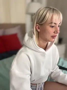 MiaMinx online show from October 31, 2025, 11:39 pm