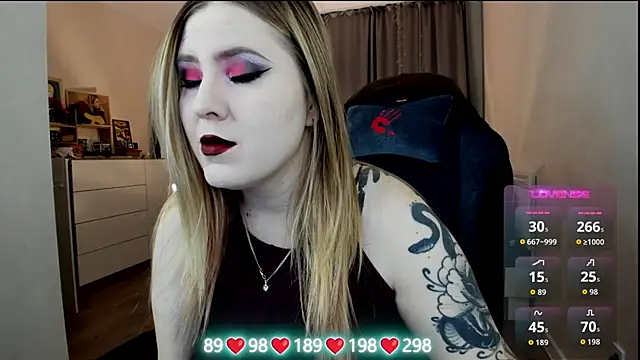 Olivia Munk online show from December 3, 2025, 5:04 am