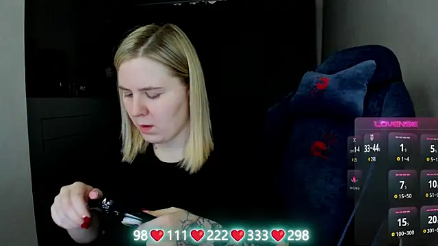 Olivia Munk online show from April 7, 2026, 6:36 am