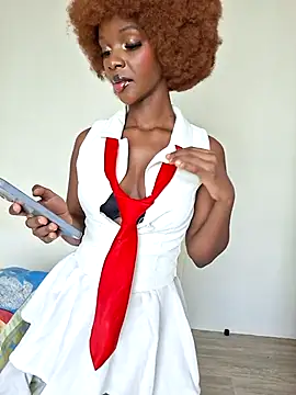 Snapshot of Kamdollie chatting on December 17, 2025, 7:36 am Kamdollie online show from December 17, 2025, 7:36 am