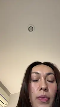 MichelleFerry  online show from December 14, 2025, 4:29 am