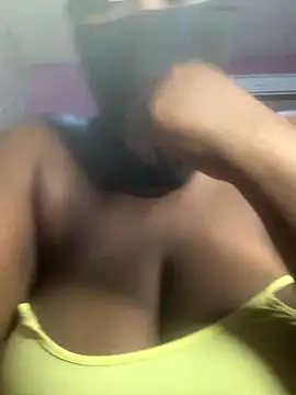 Snapshot of sweet1111 chatting on December 20, 2024, 11:26 pm sweet1111 online show from December 20, 2024, 11:26 pm