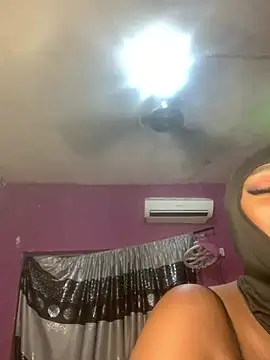 Snapshot of sweet1111 chatting on January 5, 2025, 10:40 pm sweet1111 online show from January 5, 2025, 10:40 pm