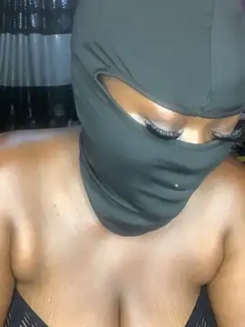 Snapshot of sweet1111 chatting on January 6, 2025, 10:37 pm sweet1111 online show from January 6, 2025, 10:37 pm