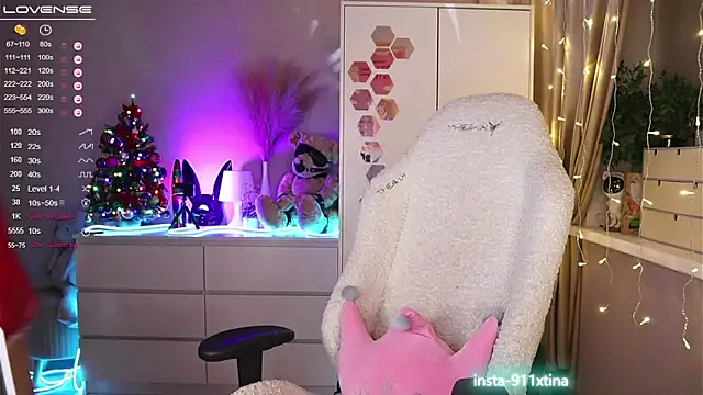 Break-me-Shake-me online show from December 28, 2024, 10:13 pm