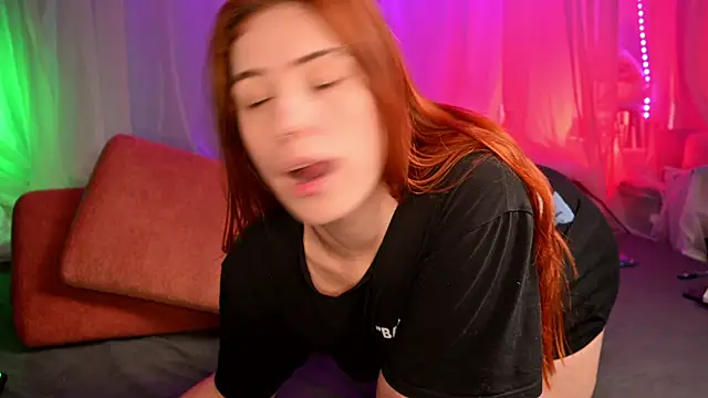 Snapshot of Claudia_and_elon_ chatting on February 7, 2026, 9:35 am Claudia and elon online show from February 7, 2026, 9:35 am