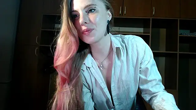 Snapshot of Aqualen chatting on October 19, 2025, 11:44 am Aqualen online show from October 19, 2025, 11:44 am