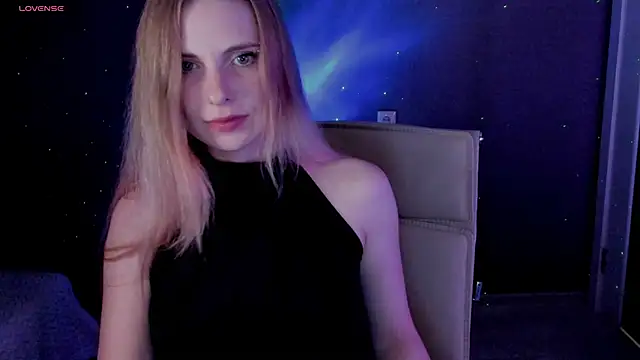 Snapshot of Aqualen chatting on November 18, 2025, 6:12 pm Aqualen online show from November 18, 2025, 6:12 pm