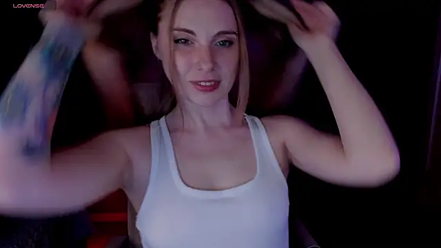 Snapshot of Aqualen chatting on November 23, 2025, 2:50 pm Aqualen online show from November 23, 2025, 2:50 pm