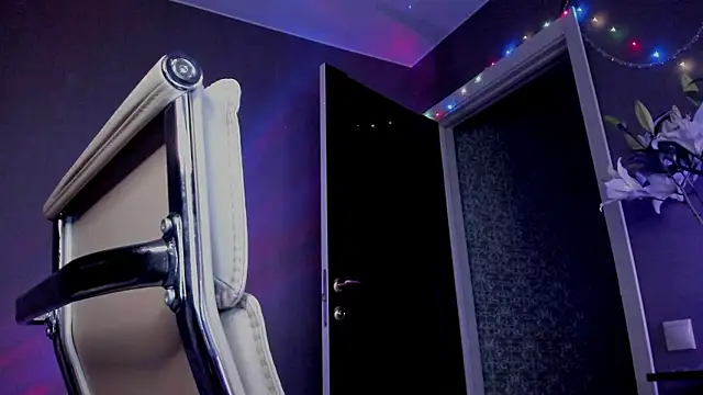 Snapshot of Aqualen chatting on February 5, 2026, 6:56 pm Aqualen online show from February 5, 2026, 6:56 pm