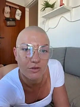 Snapshot of PaulinaSchubert1 chatting on October 27, 2025, 1:15 pm PaulinaSchubert1 online show from October 27, 2025, 1:15 pm