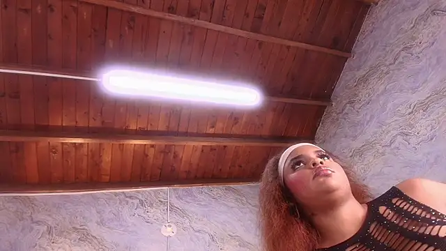 jones maddy  online show from November 7, 2025, 11:54 am