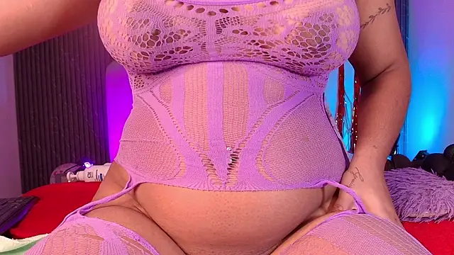 jones maddy  online show from February 10, 2026, 11:58 am