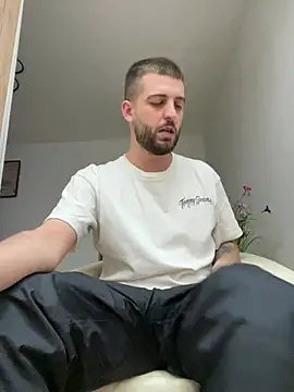 ElChapoGuzman95 online show from March 19, 2025, 6:44 pm