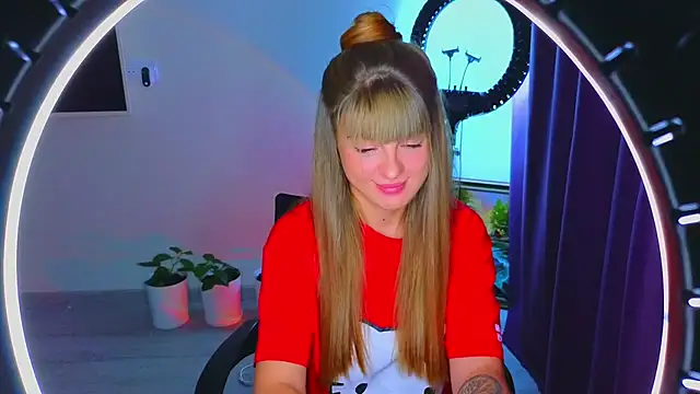  comefeelme  online show from November 25, 2025, 4:51 pm